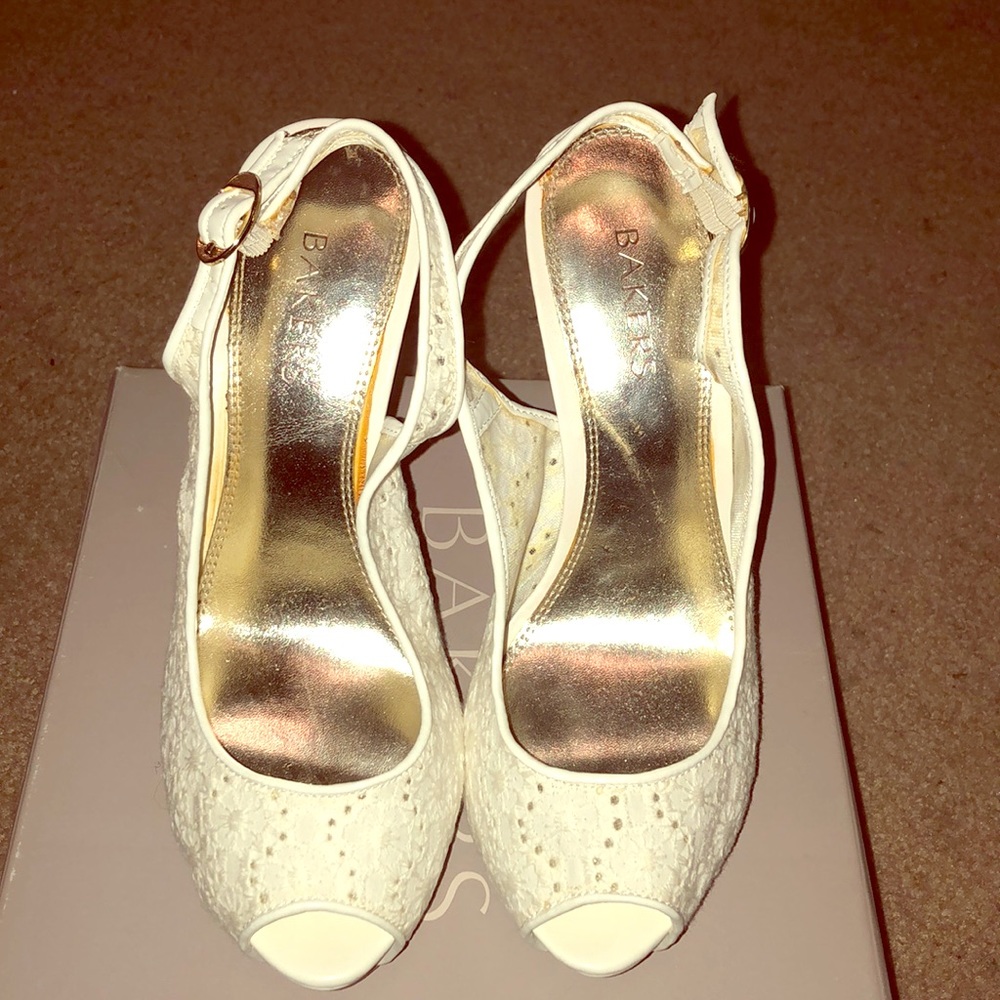 Gorgeous Lace Pumps